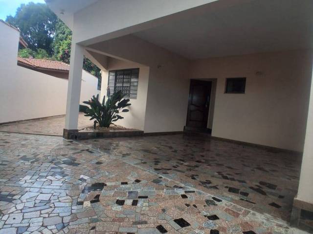 #105 - Casa para Venda em Brotas - SP - 2